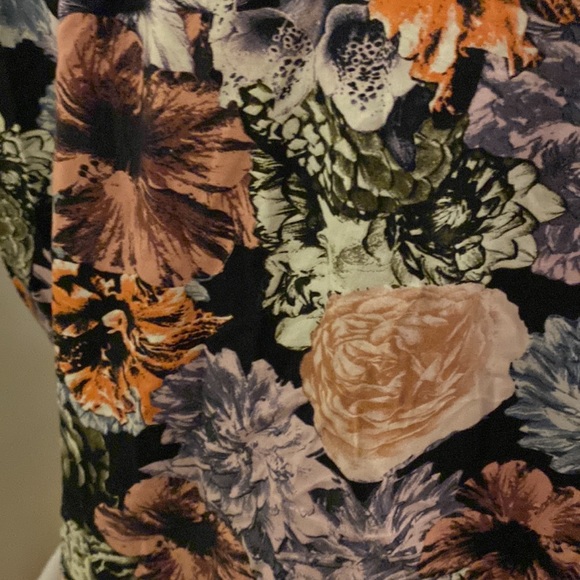INC International concept size XXXL button down blouse with flowers all over it. - Picture 6 of 9